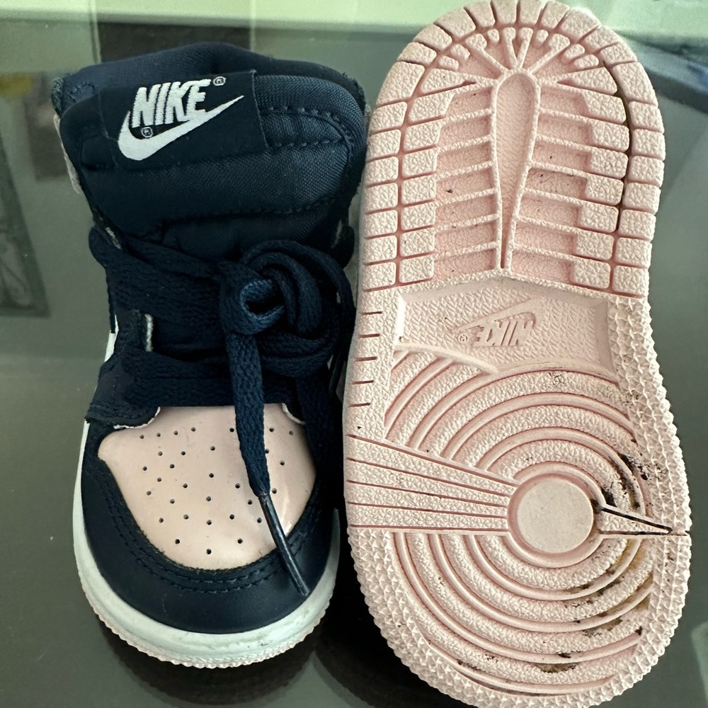 Blue and pink size 6 Nike sneaker